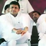 सीएम अखिलेश यादव और उनके पिता मुलायम सिंह यादव