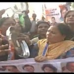 महिला कार्यकर्ताओं का प्रदर्शन