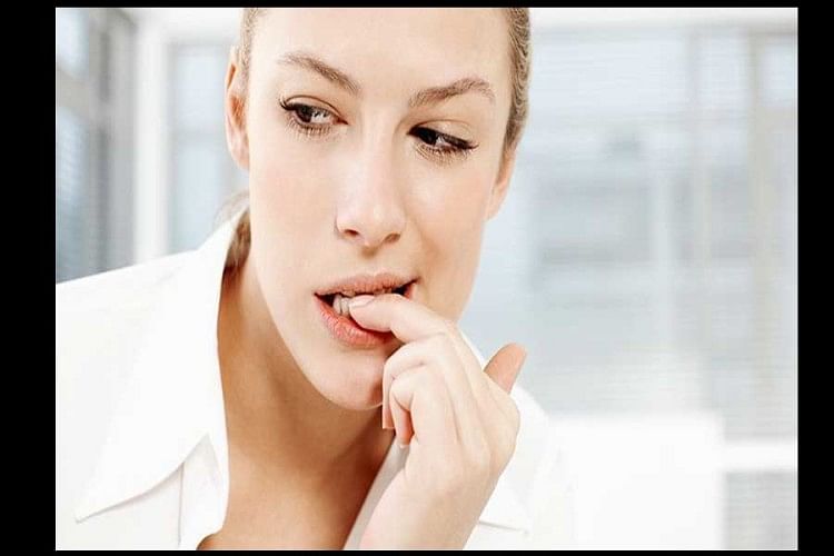 does-nail-biting-cause-health-problems-all-you-need-to-know-in-hindi