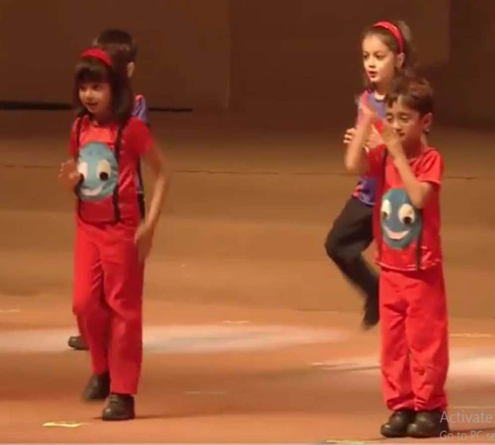 aamir khan aishwarya rai abhishek bachchan kids dance in school annual function