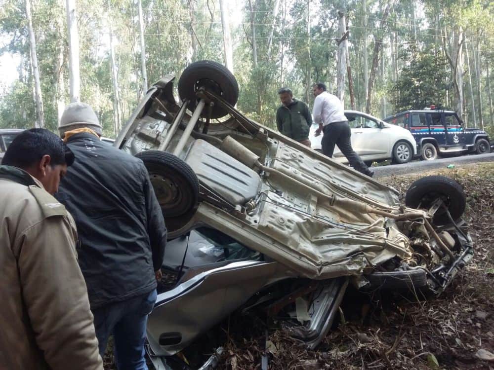 tavera hit alto car, 6 injured