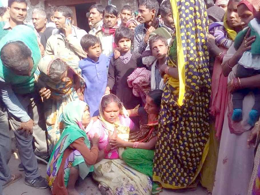 Women in the crowd had been buried in the unconscious of the bank line