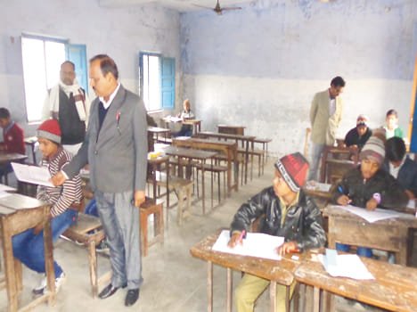 Wrongly taking the exam, two students were arrested