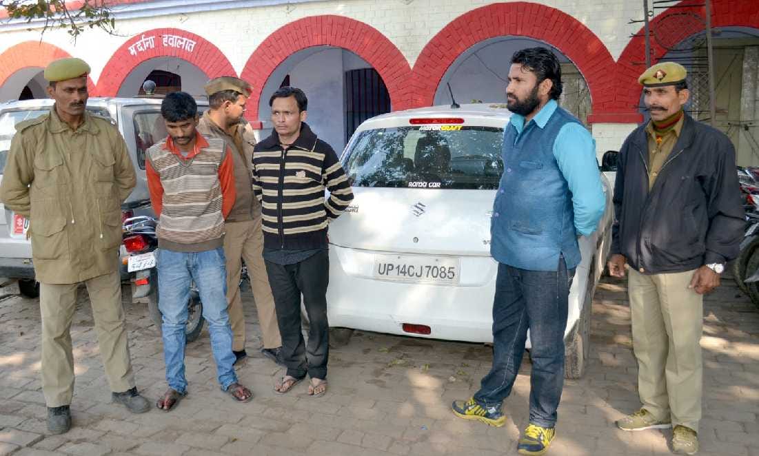 Luxury cars were running at the number of bikes, three arrested