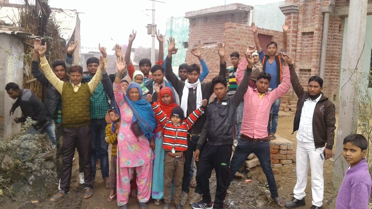 vikaas kaary na hone par dihulee vaalon ne kiya pradarshan