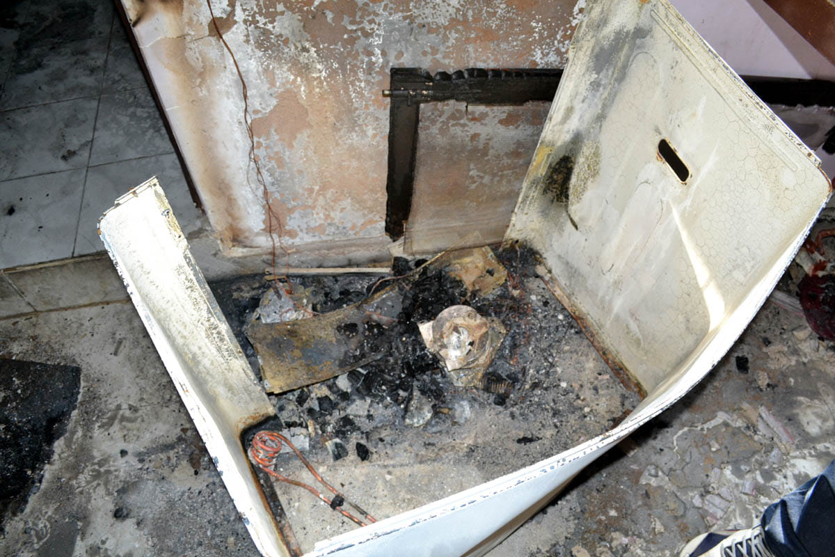 Daughter in the apartment off the parent office, fire, rescued by neighbors