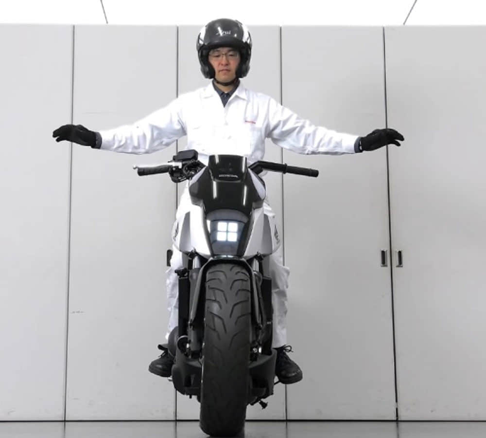 honda showcased self balancing bike in ces 