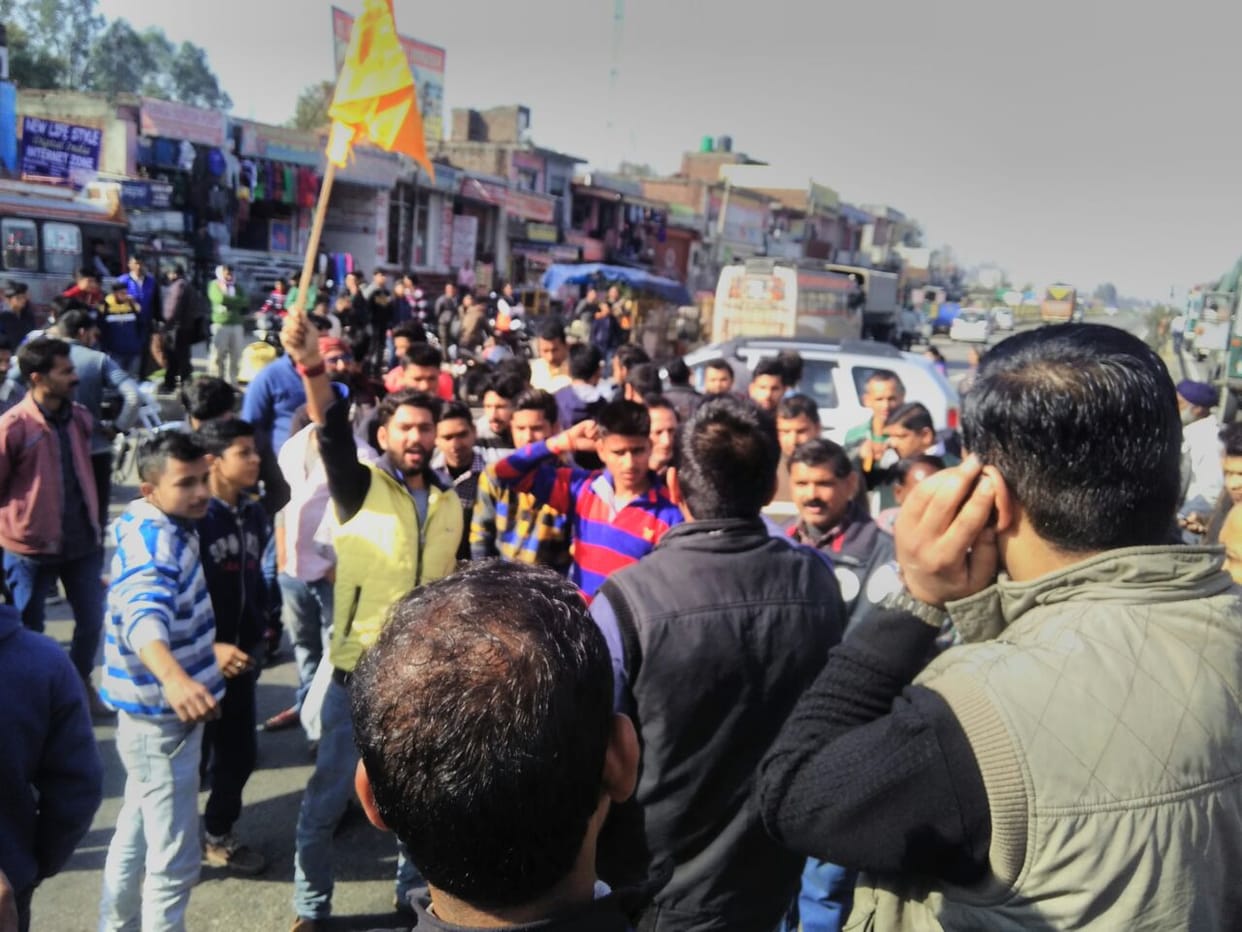 clash between police and protester in kathua