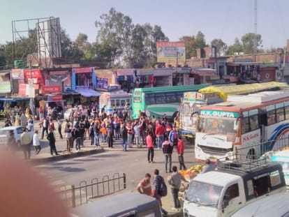 clash between police and protester in kathua