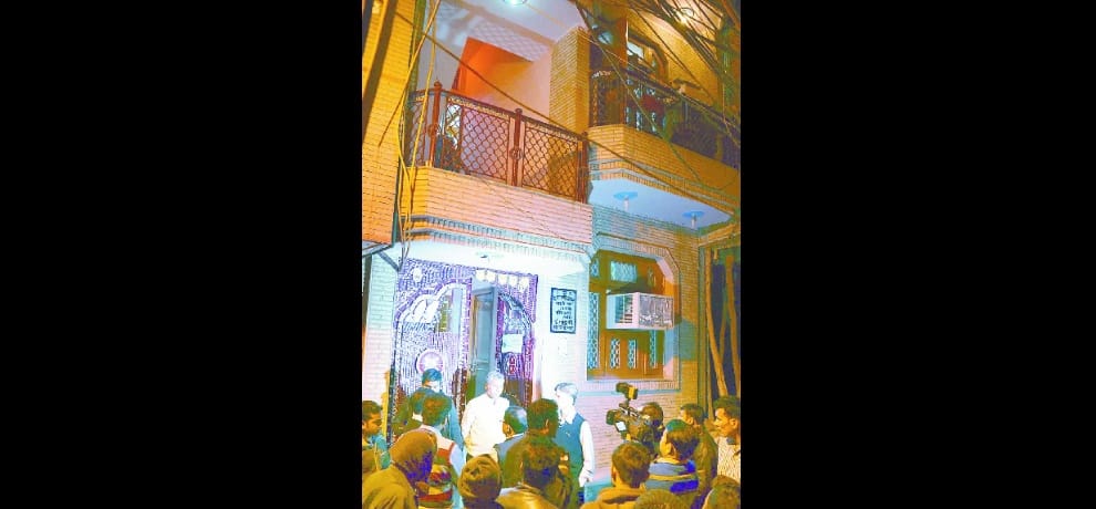 double murder, stabbed mother daughter, west vinodnagar, crime, new delhi