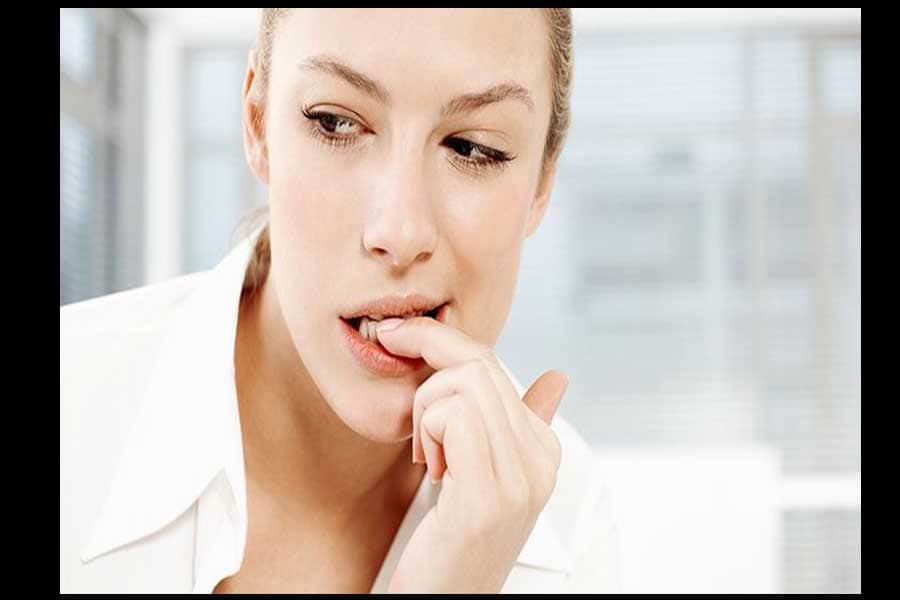 does nail biting cause health problems, all you need to know in hindi