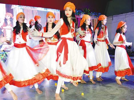 Mlhri dance attraction