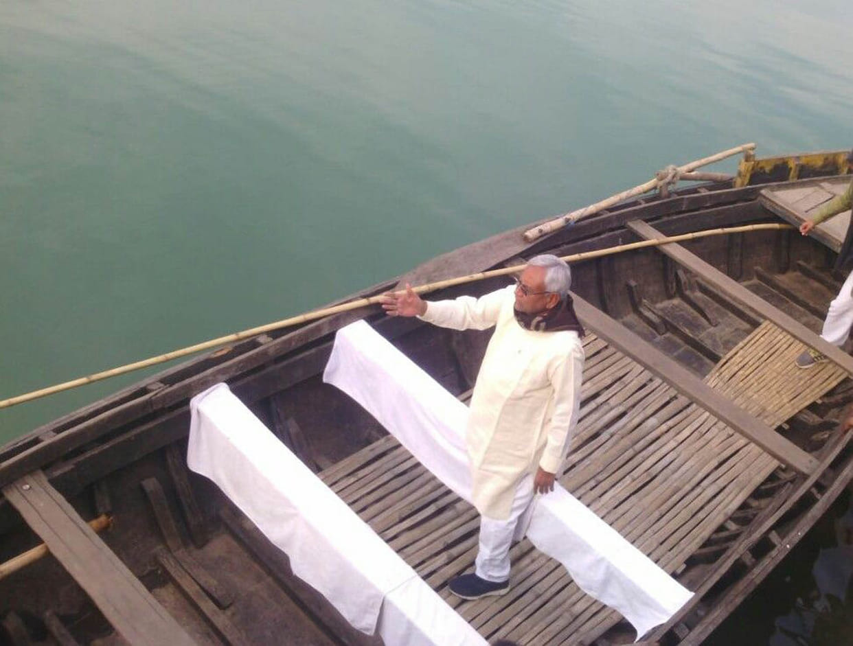 Nitish Kumar visited the ship in Gandak