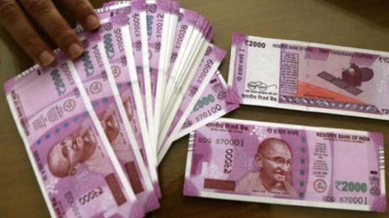 police seized 11 lakh rupees from banker and buisnessman with no dcuments