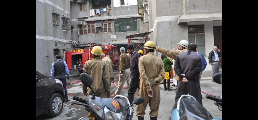 Eccentric son killed his father in a painful way, set fire to himself, 11 policemen burnt