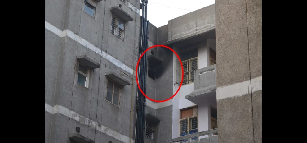 Eccentric son killed his father in a painful way, set fire to himself, 11 policemen burnt