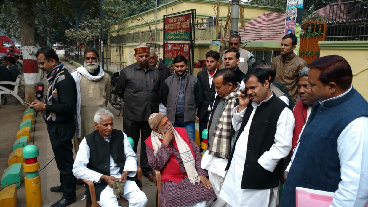 clash between shivpal and akhilesh group