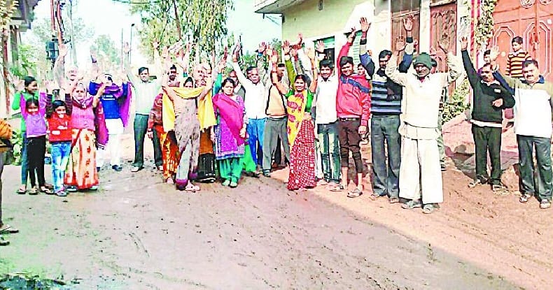 Villagers protest, warning to  boycott election 