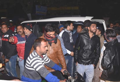 woman con arrested in roorkee.