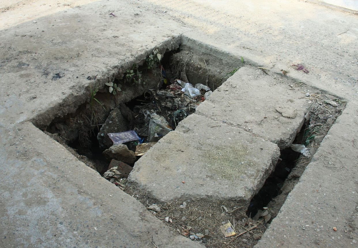 Not yet made the open manhole