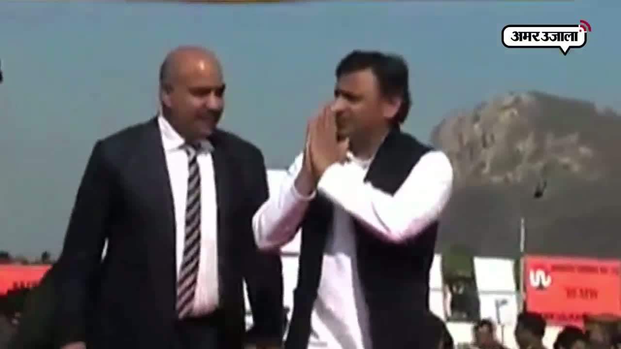 अखिलेश ने की मुलायम के घर जाकर मुलाकात