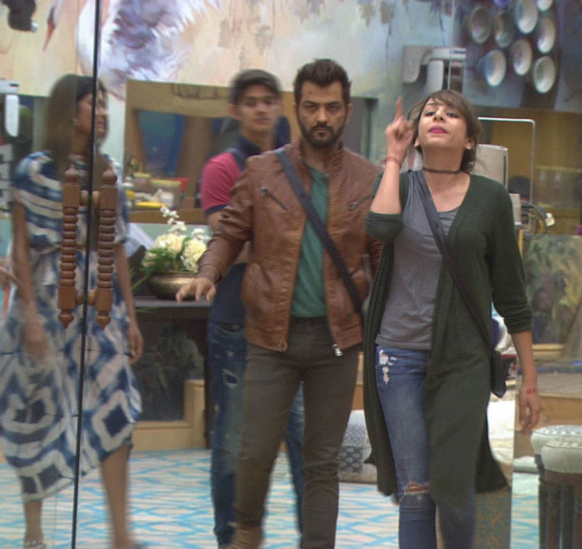 BIGG BOSS: Manveer and Nitibha's relationship ends