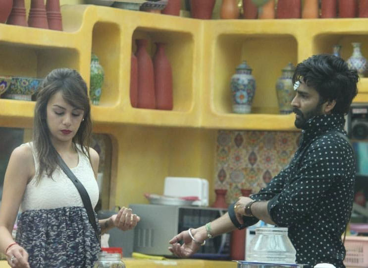 BIGG BOSS: Manveer and Nitibha's relationship ends