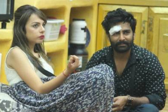 BIGG BOSS: Manveer and Nitibha's relationship ends