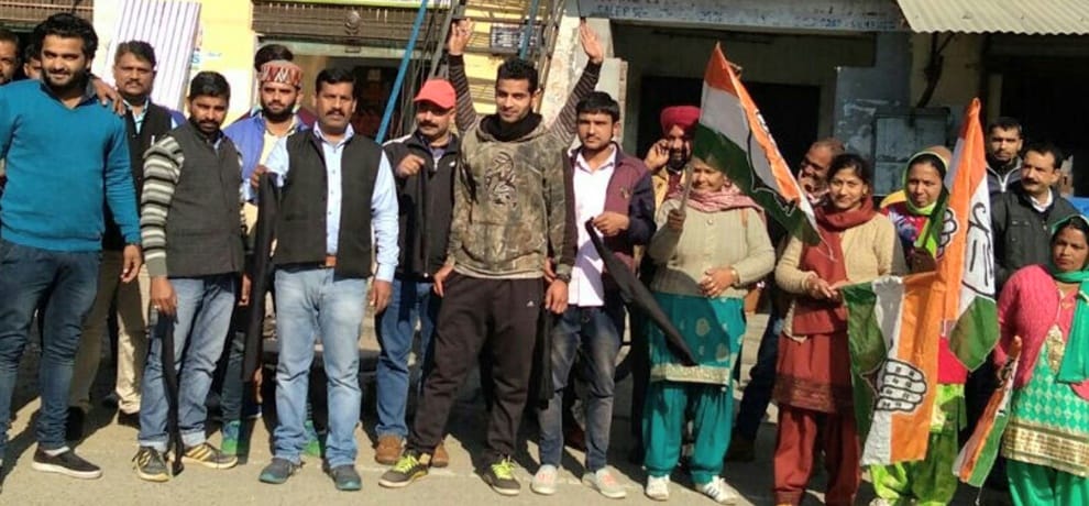 bjp mp anurag thakur was shown black flags