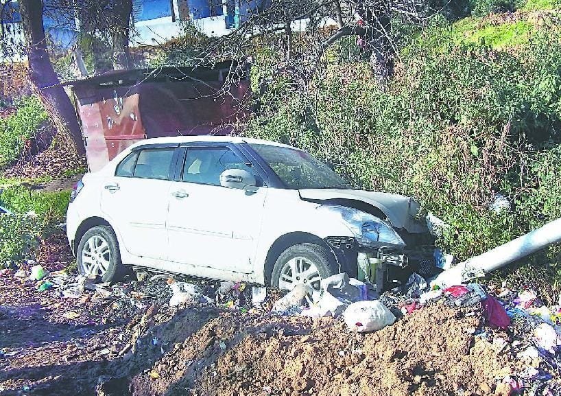 Car crashed into a telephone pole near Madli