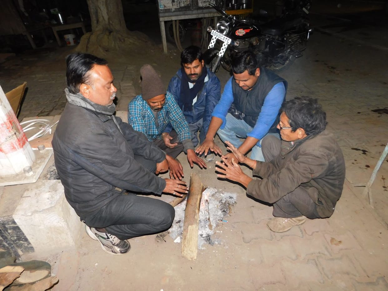 pahaadon par barphabaaree, yahaan chhootee kampakampee