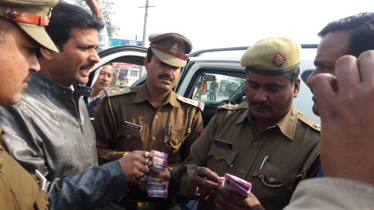 flying squad found 10.44 lakh ruppe in construction company owner car