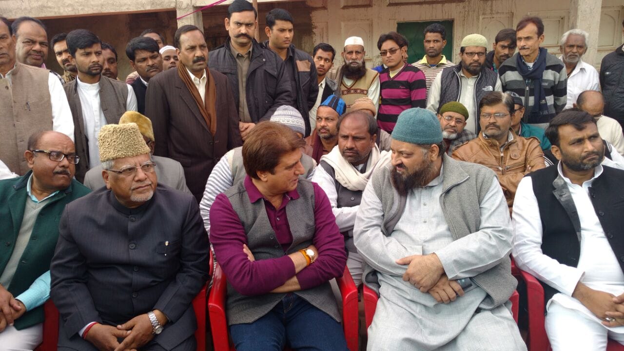 raj babbar and mulayam singh meets family of late fazalurrehman 