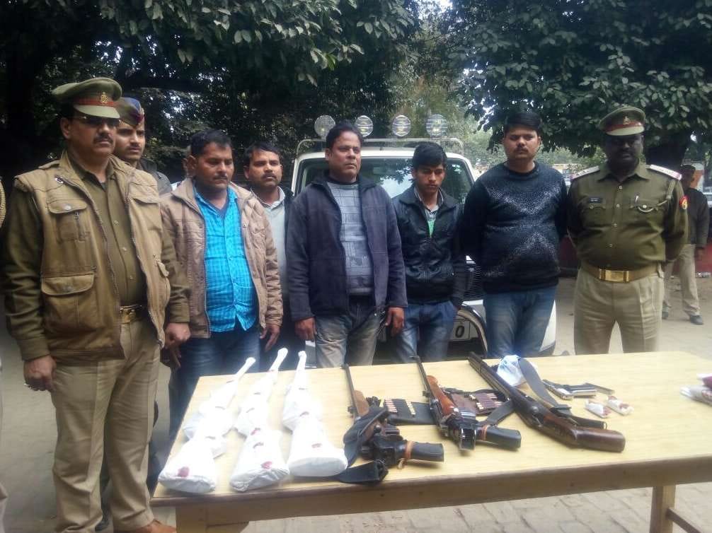 five person arrested with bullet and rifile in varanasi