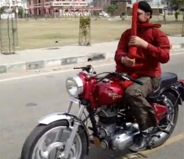 unique sikh boy and world record owner manjit singh, who tied turban on running bullet, 
