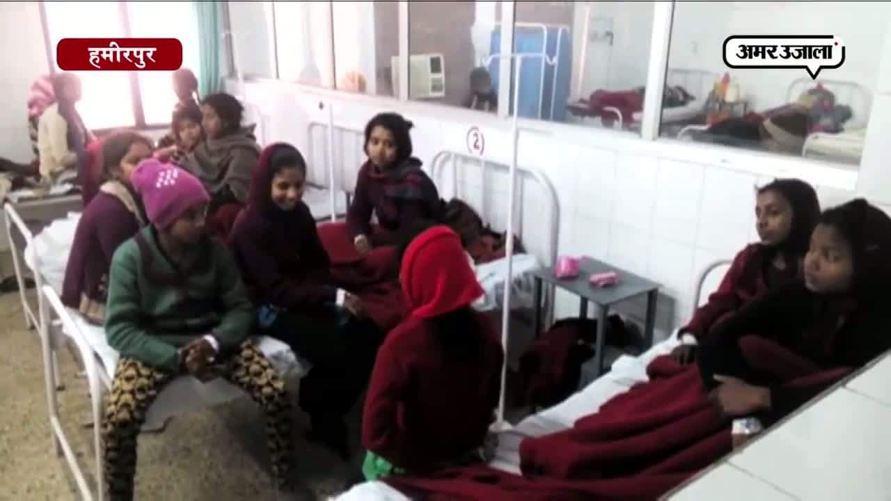 तीस छात्राएं