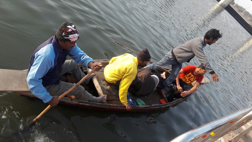 man jumped in to gomti to commit suicide