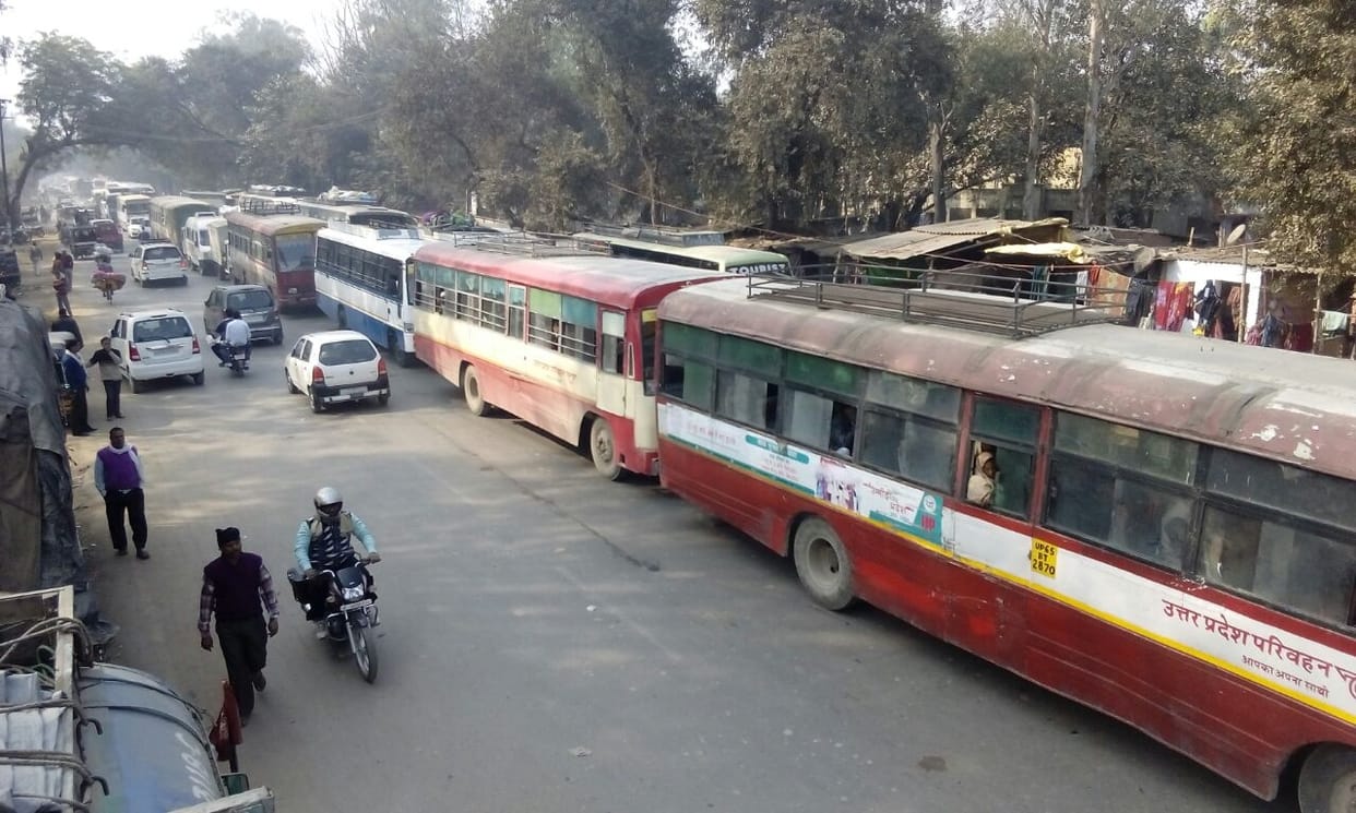 Traffic jam in Varanasi, no police