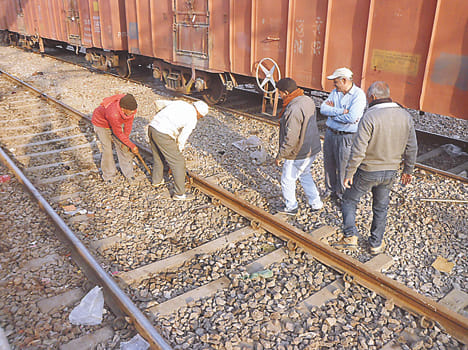 Pukrayan Ctki tracks at the station, the block