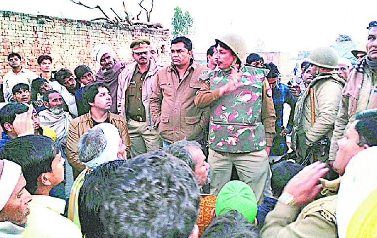 Controversy over the death of the student, threw stones at police