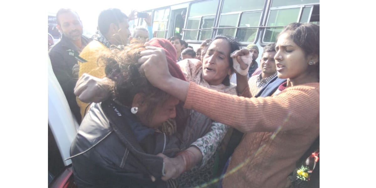 husband mistress beaten up by wife and daughter in amb una himachal pradesh