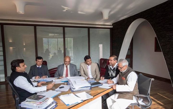 akhilesh meets with facebook senior directors