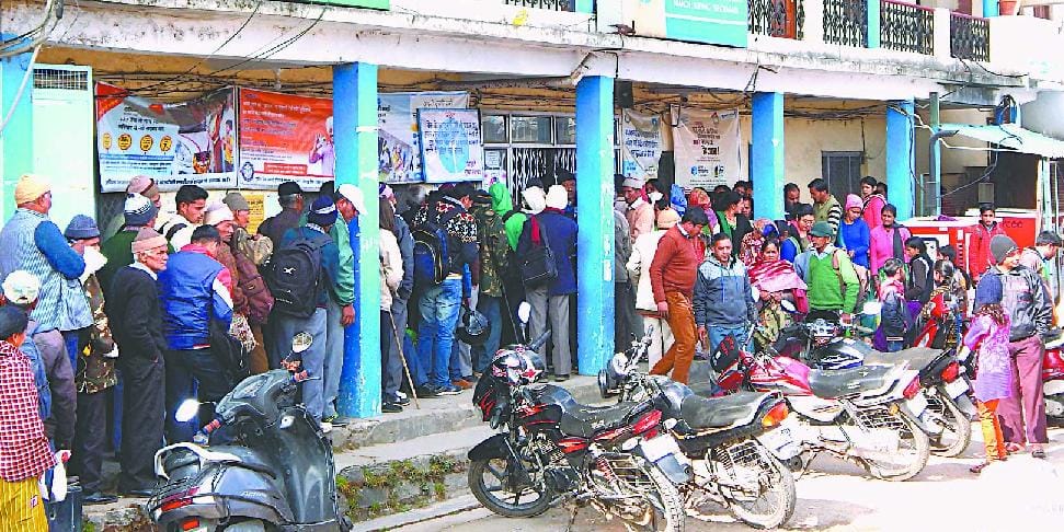 Bedhinag bank is continuously growing in crowd