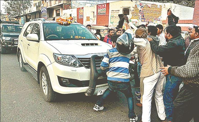 Dalveer Meghwal shown black flags in opposition to, beating