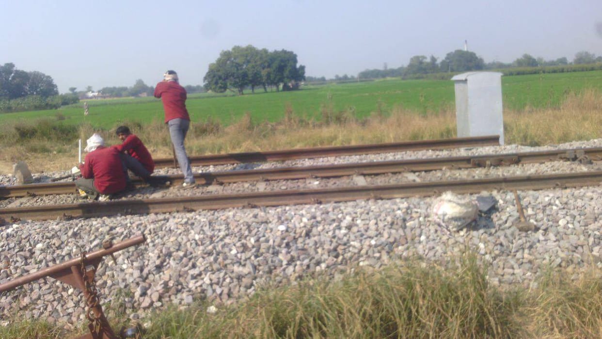 balia-sealdah express crossed from crack railway track