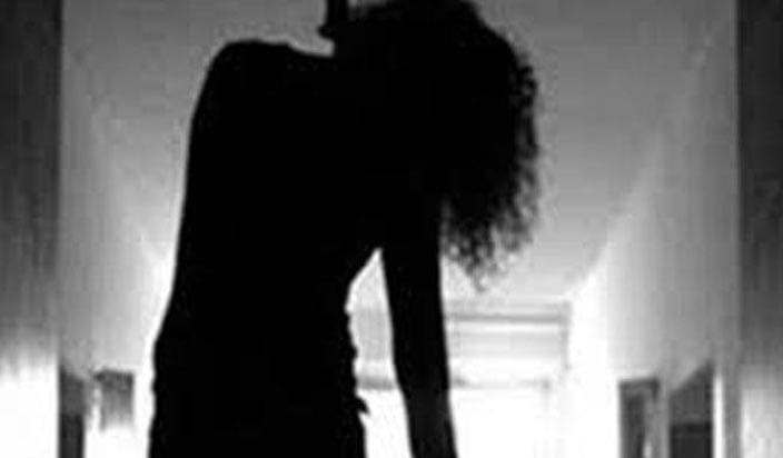 The orchestra dancer commited hanging after angry on husband in sarnath