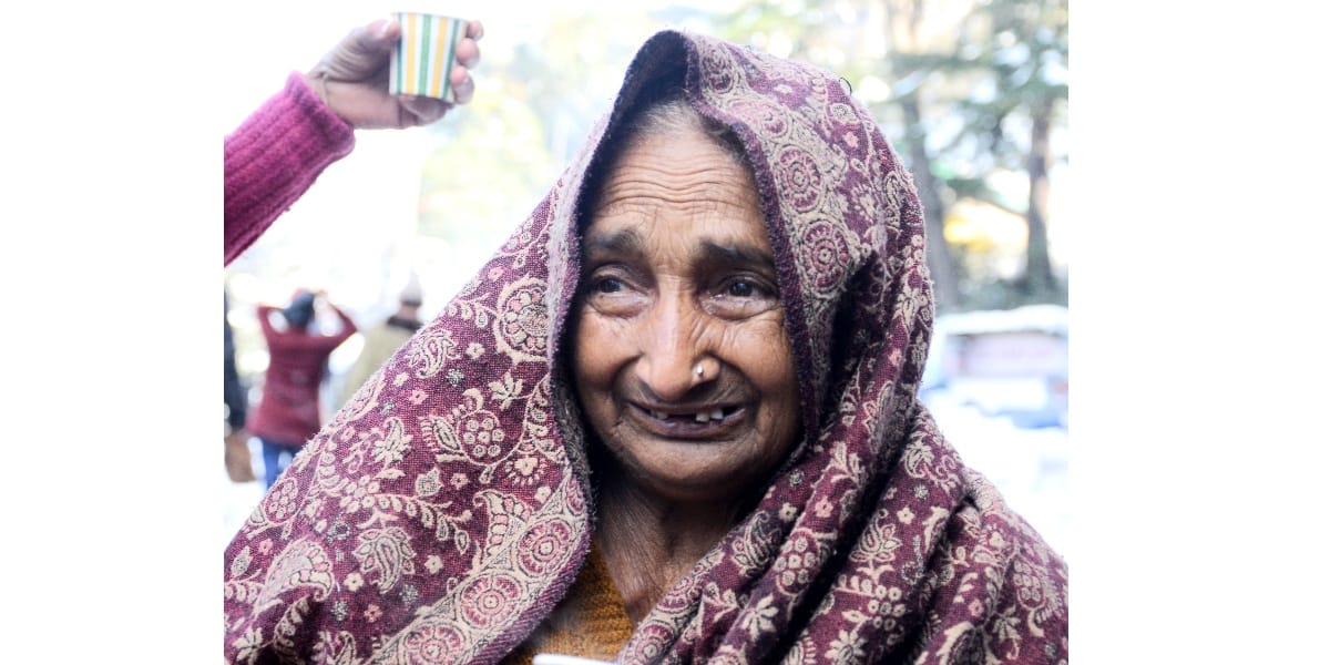 80 year old kalasi devi injured slipped on Snow in shimla