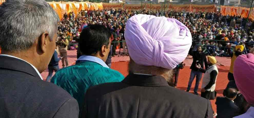 kejriwal denies sisodia claim of being candidate of punjab cm post