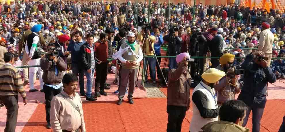 kejriwal denies sisodia claim of being candidate of punjab cm post