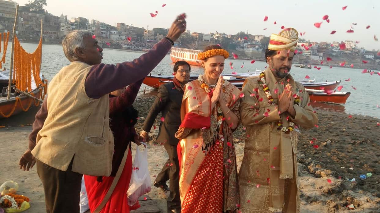 a mexican love couple get marraige at varanasi with hindu culture